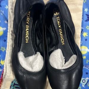 Tory Burch Black Leather Loafers with Classic Design
